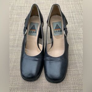 Vintage Aldo made in Italy black heals square toe leather upper. Size 6